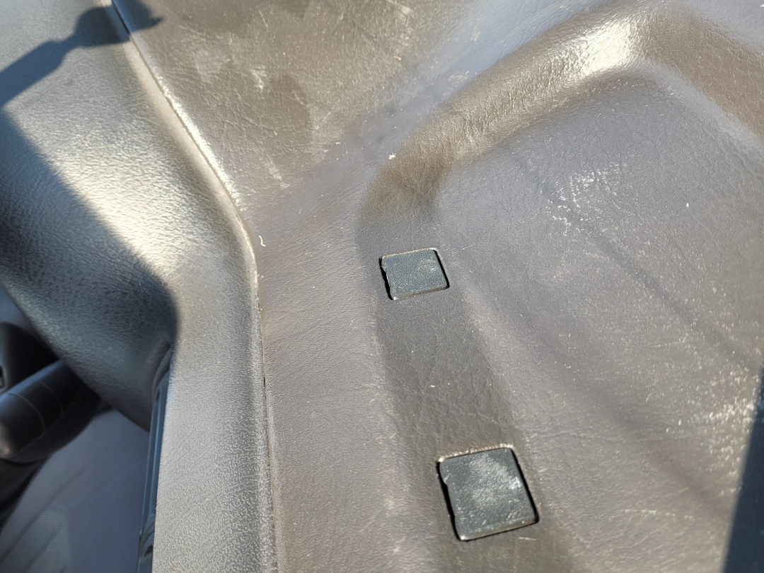 91-95 Saturn SL1,SL2 Dash panel screw cover