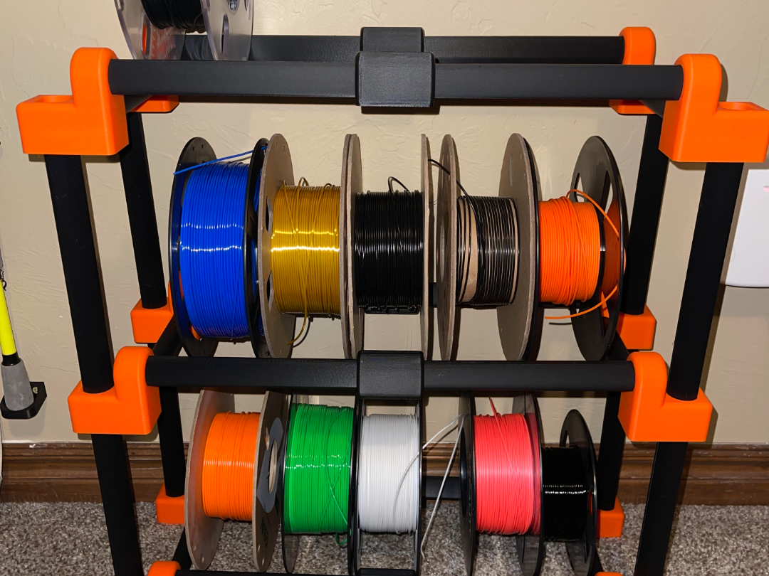 Plně 3D tištěný modulární stojan na filamenty