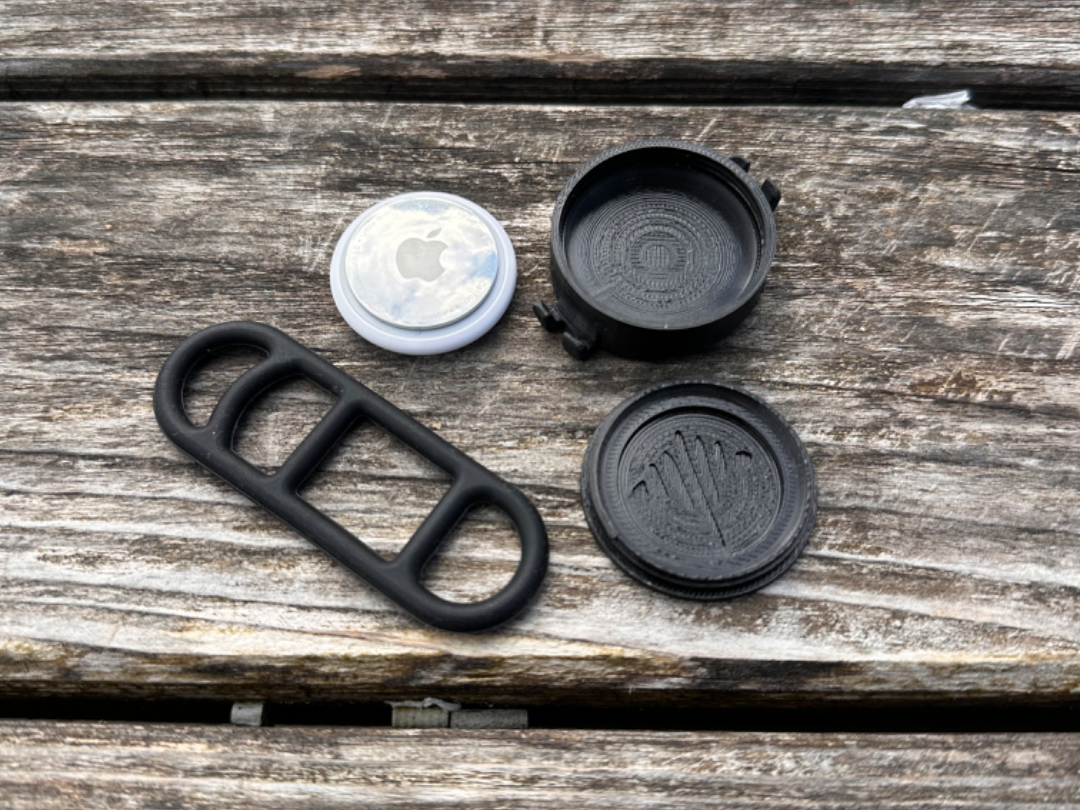 Compact AirTag Vehicle Mount – Quick-Switch Design