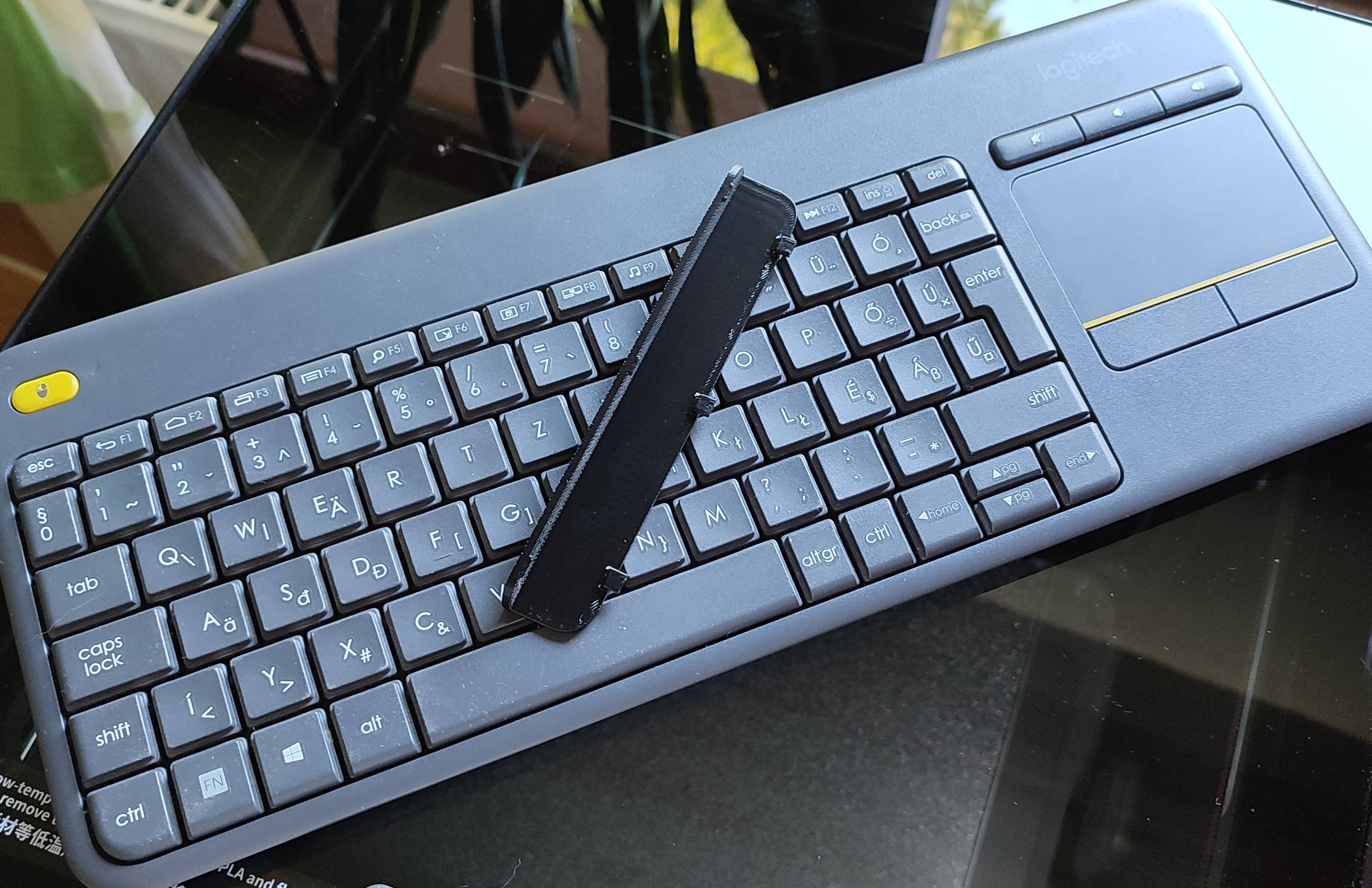 Logitech K400+ Battery Cover