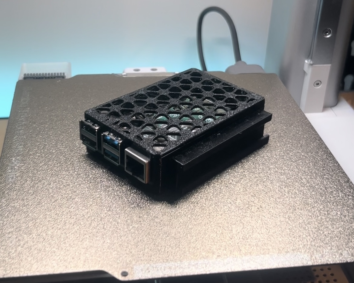 Raspberry Pi case V slots