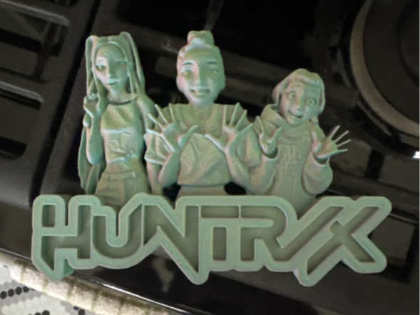 Huntrix hi fans scene from kpop demon hunters