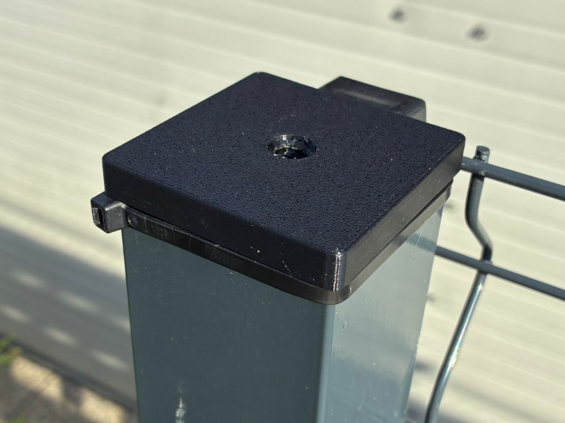 Zaunkappe 60x60mm mit Gewinde und M10 Schraube