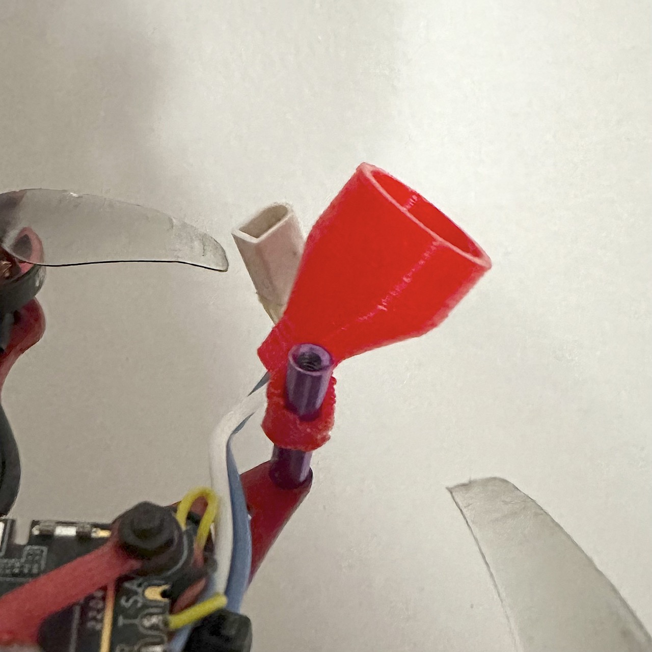 Circular antenna holder