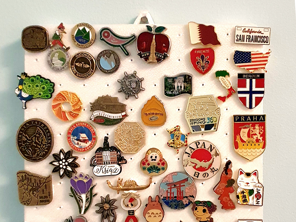 Modular pins display board