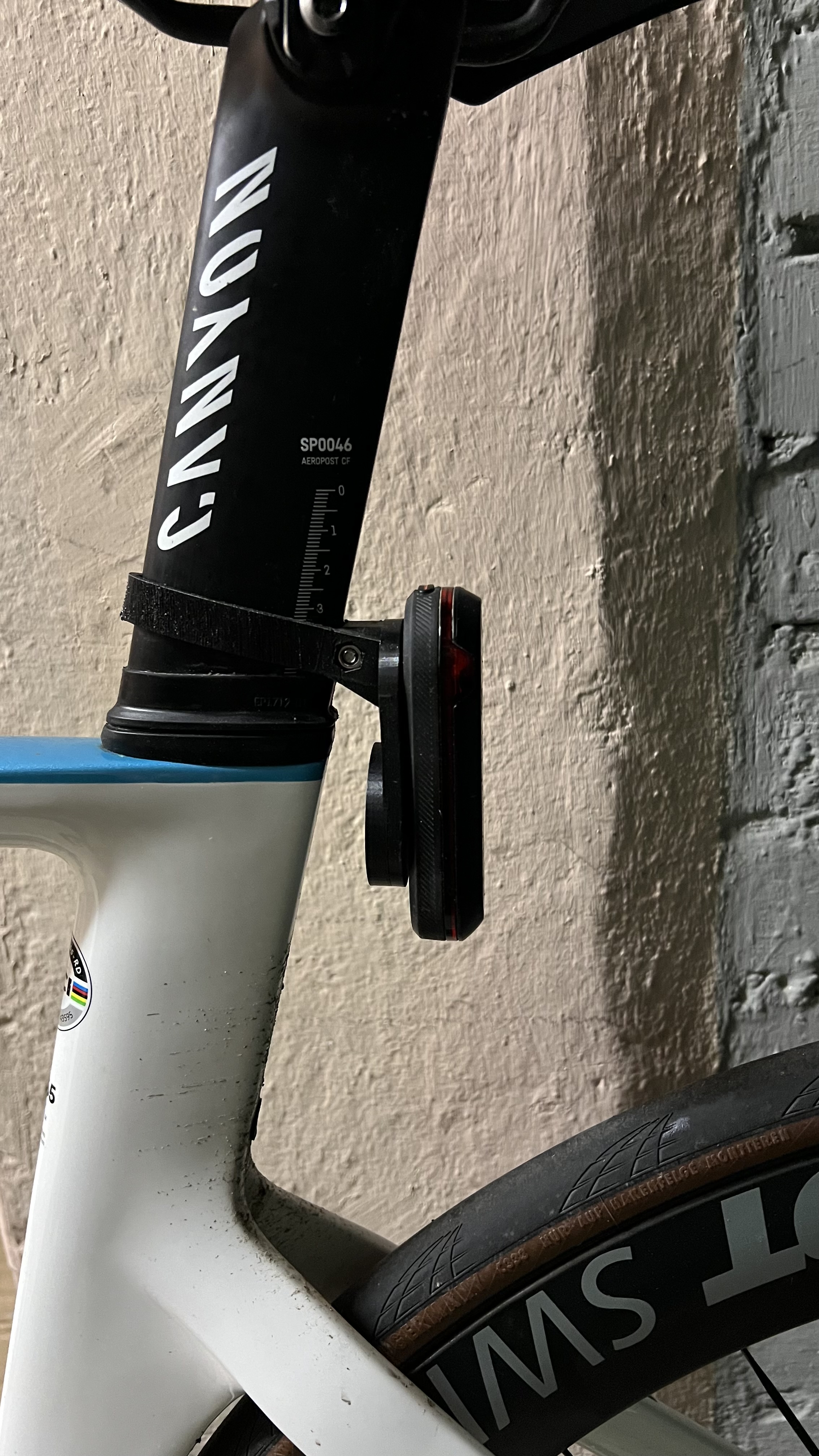Varia Radar Seatpost Mount Canyon Aeroad Airtag