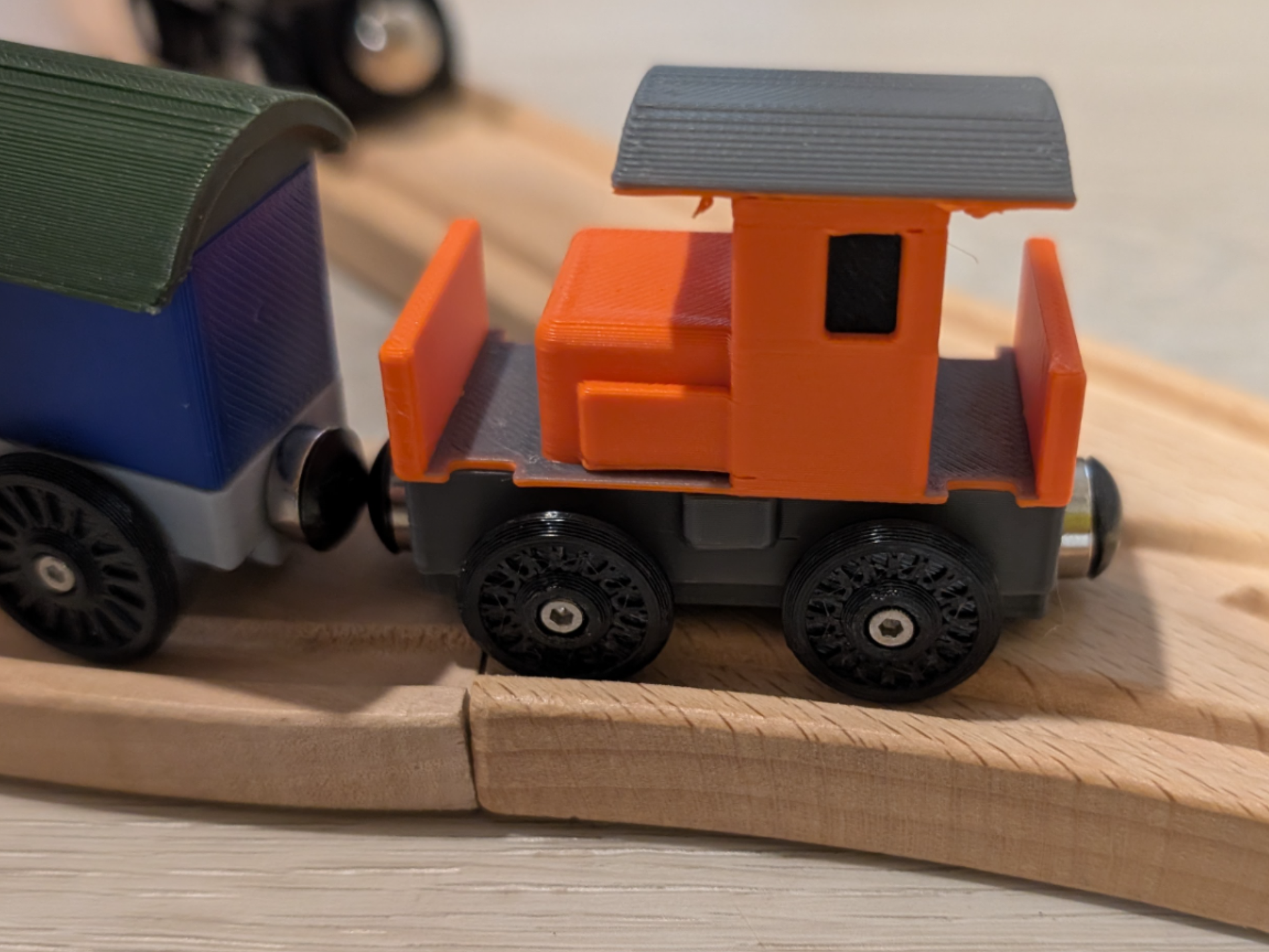 Shunter Locomotive - Brio Compatible