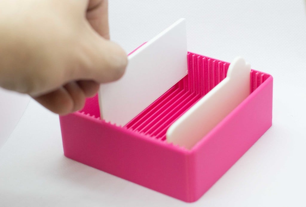 Guides for working the gripper with your fingers