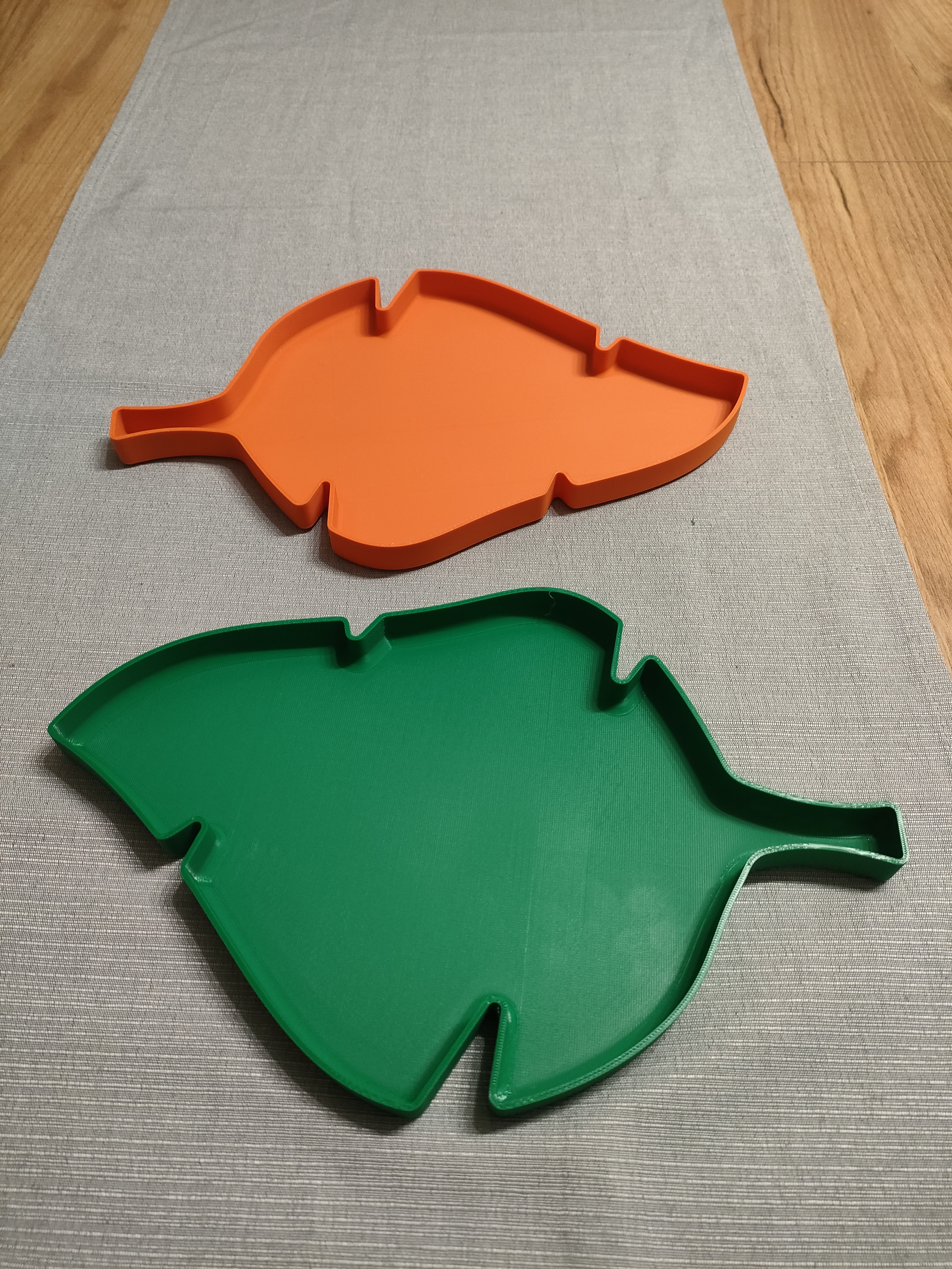 Leaf-Shaped Tray – Autumn Decoration