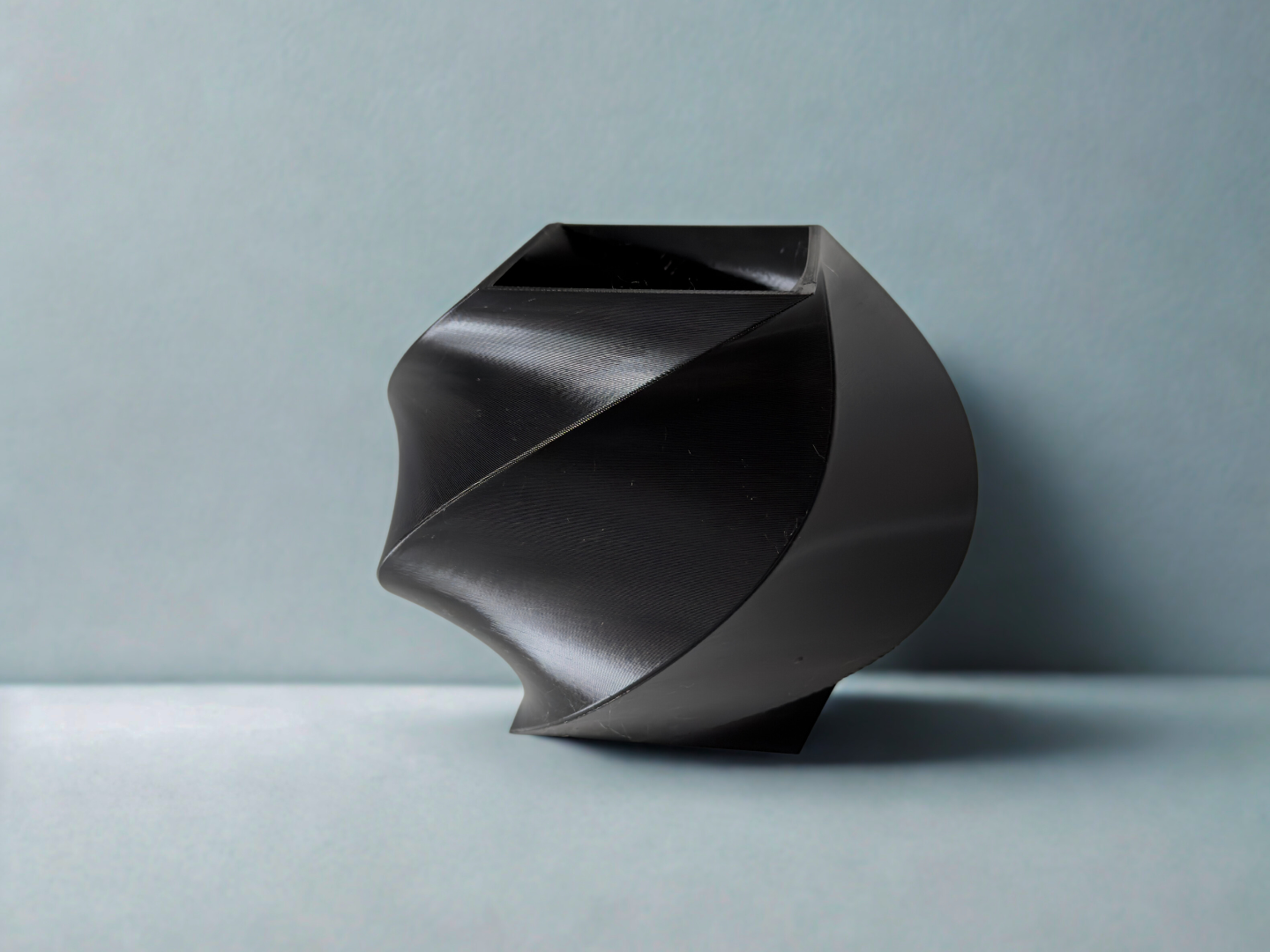 Helix Curve Vase – Asymmetrische Designvase