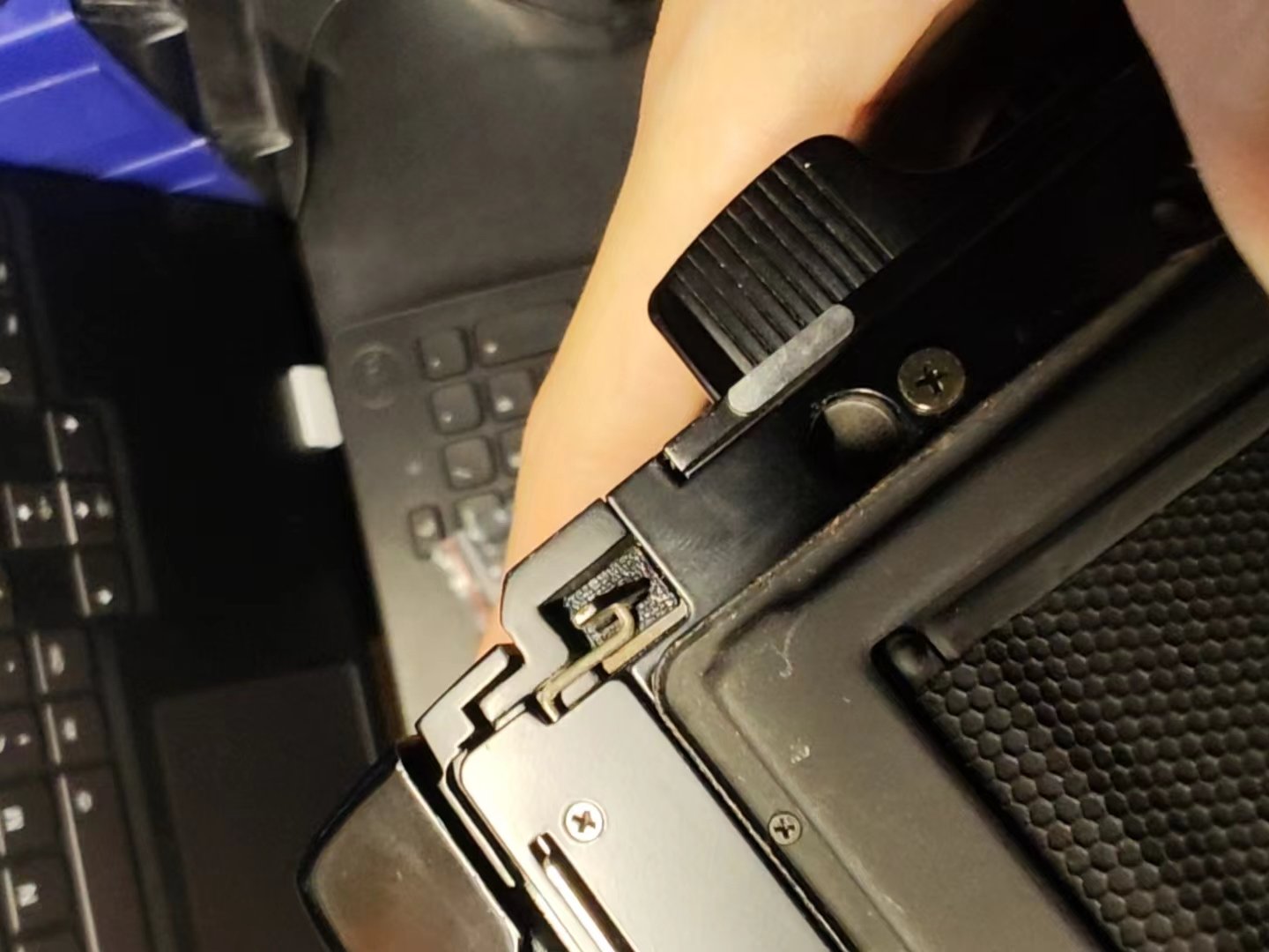 Mamiya RB67 body-back linkage ejector rod fixing