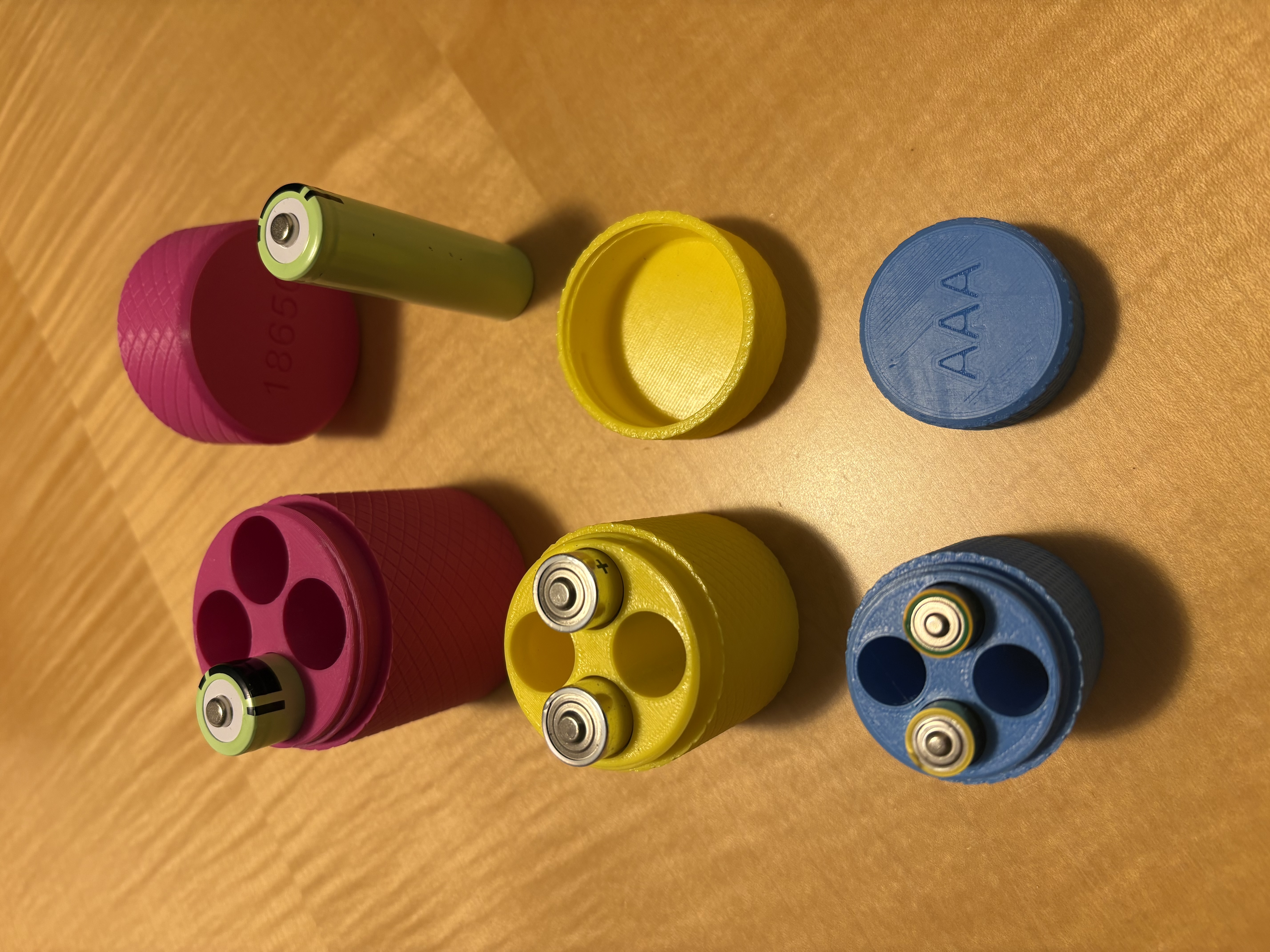 Knurled boxes for batteries AAA, AA, 18650, 21700