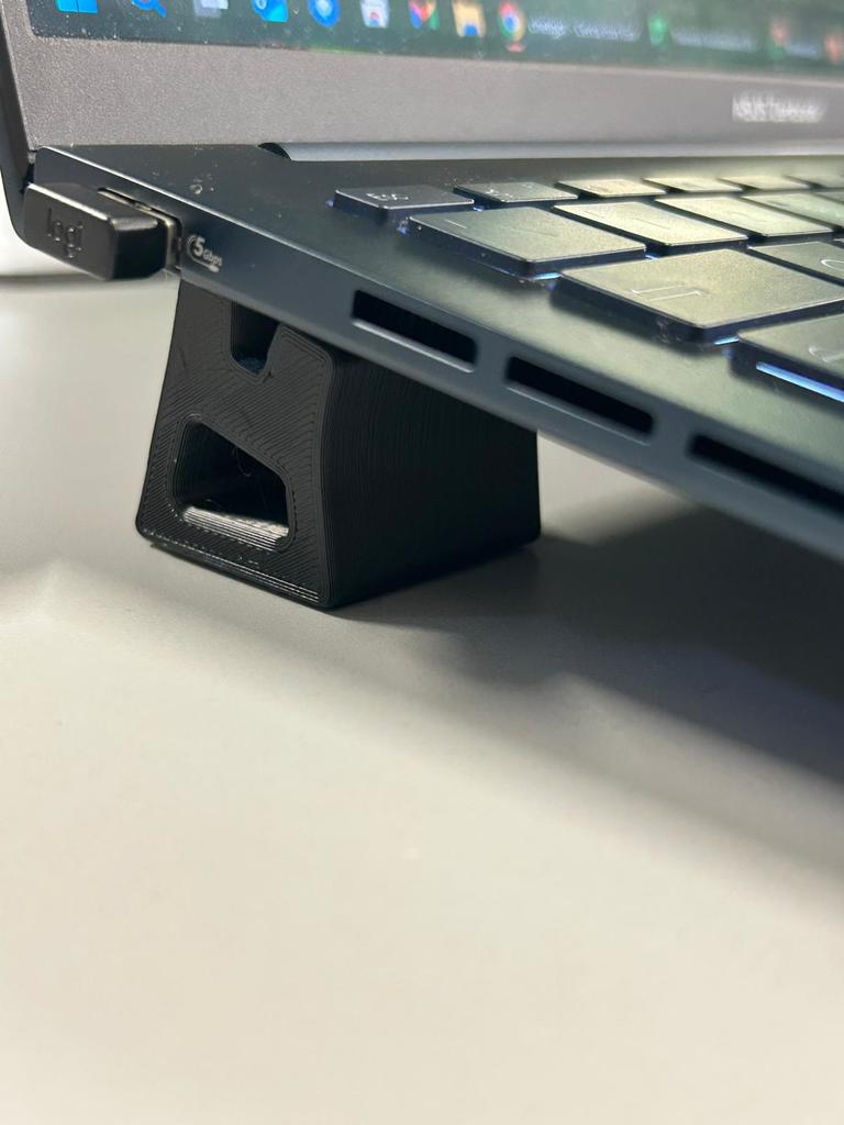 Asus ZenBook OLED 14 – Snap-Fit Rear Risers
