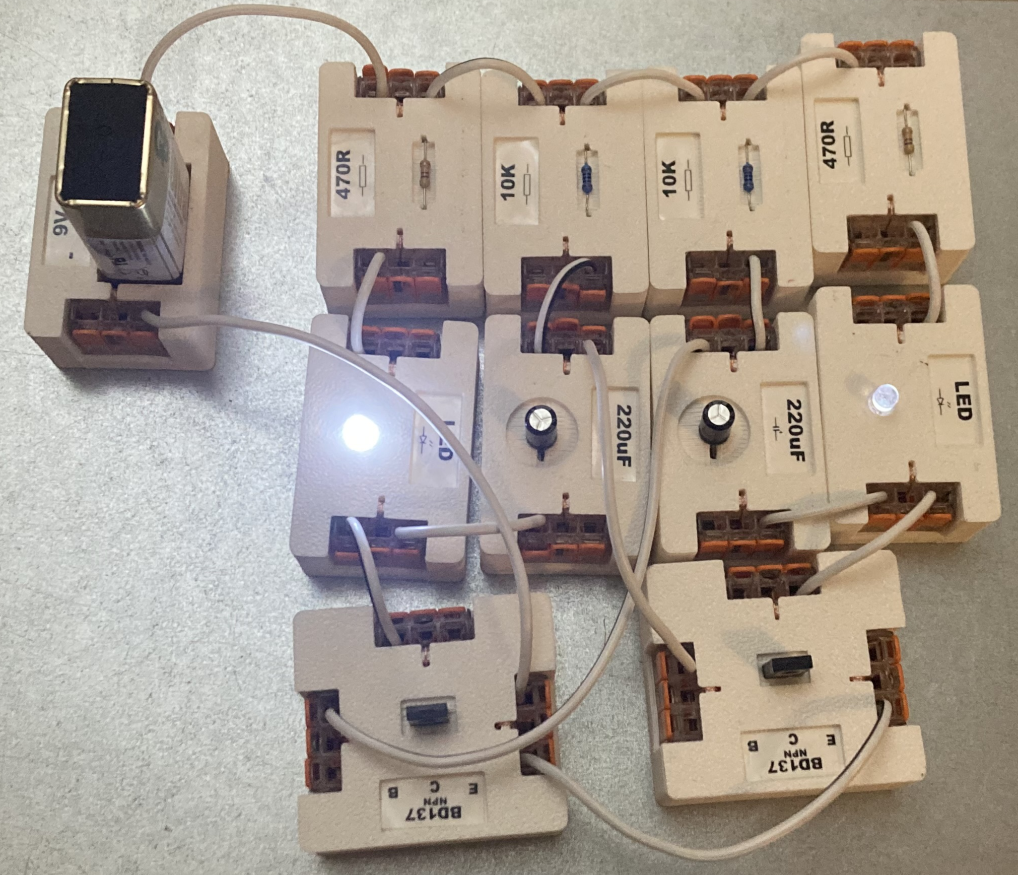 VOLTa221 – Modular Educational Electronics Kit
