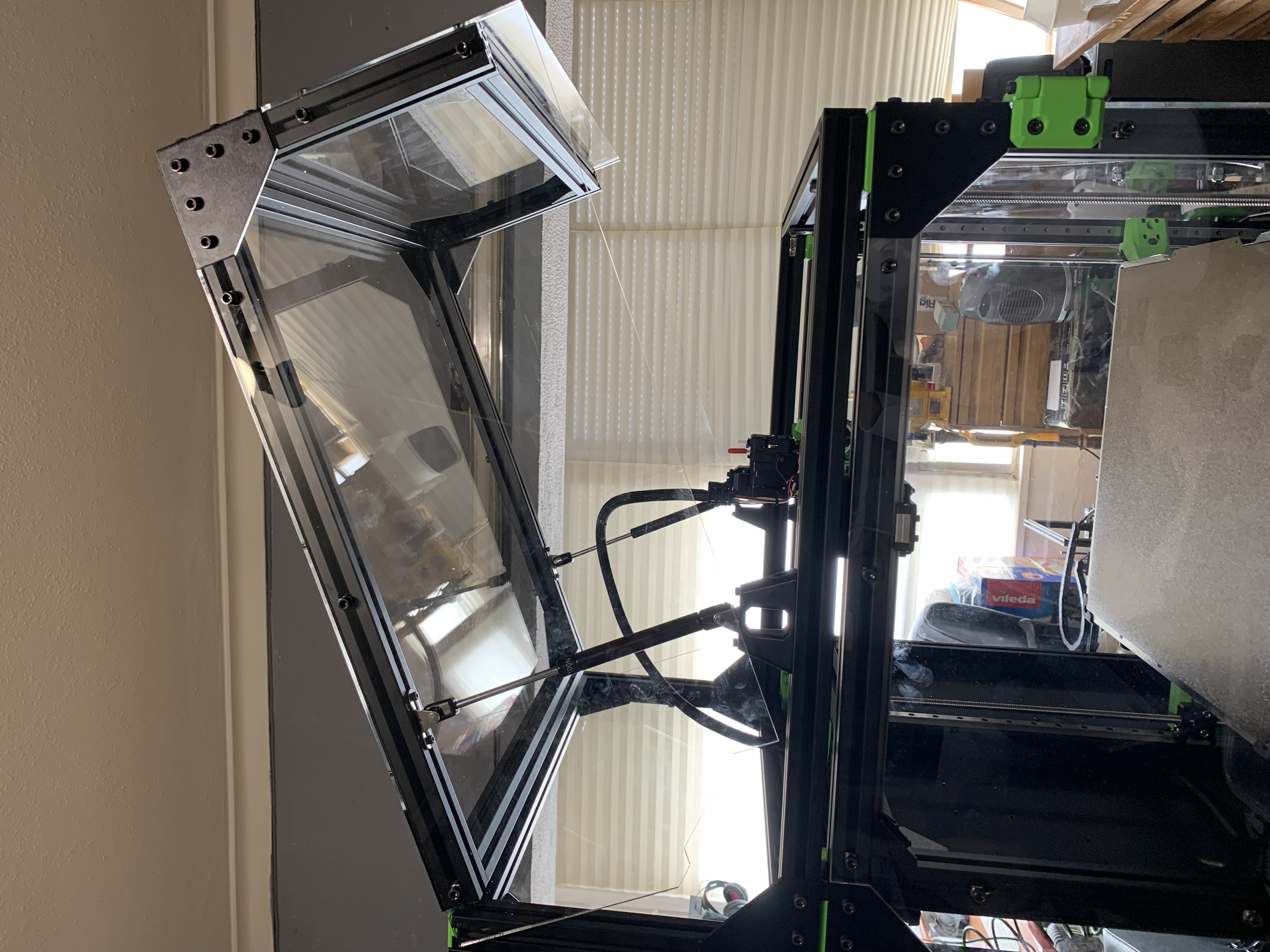 Ratrig V-Core 3 top cover strut stand