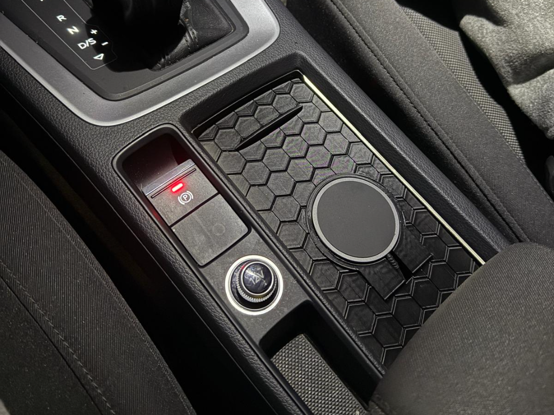 Audi Q3 F3 - Cup Holder with MagSafe Charger