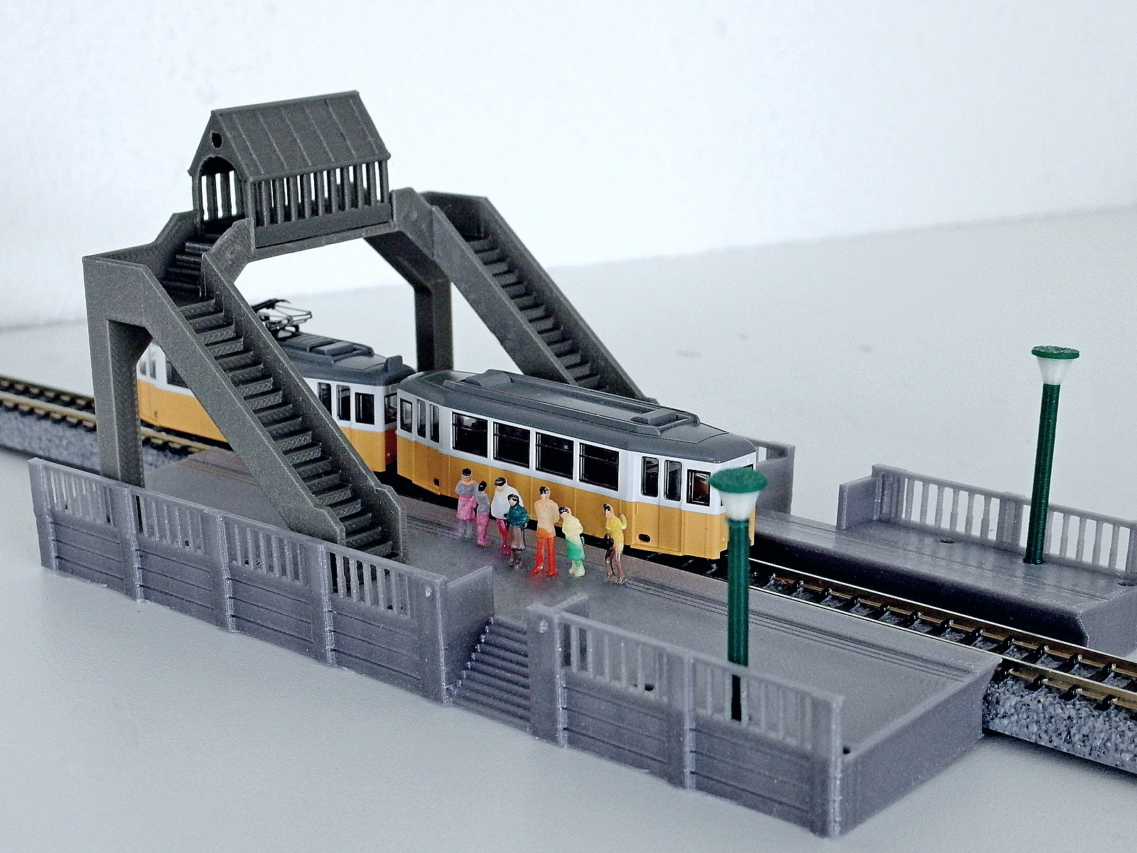 Pedestrian Roof Bridge H0 Scale