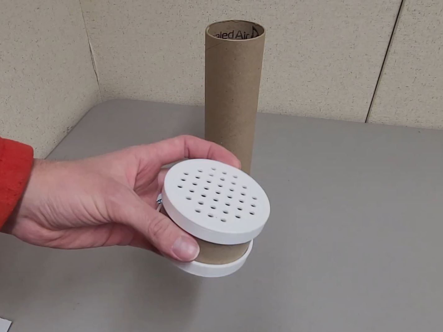 End cap for cardboard tubes from tape/bubble wrap