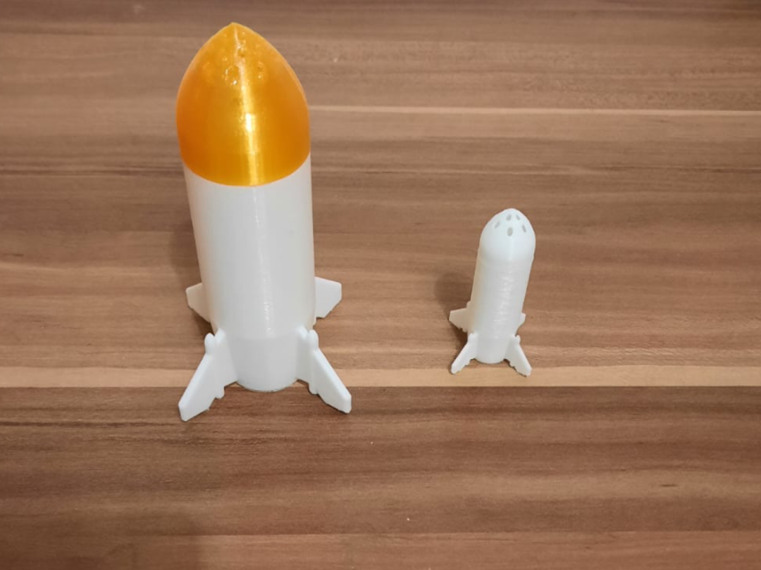 SALT SHAKER SMALL AND BIG