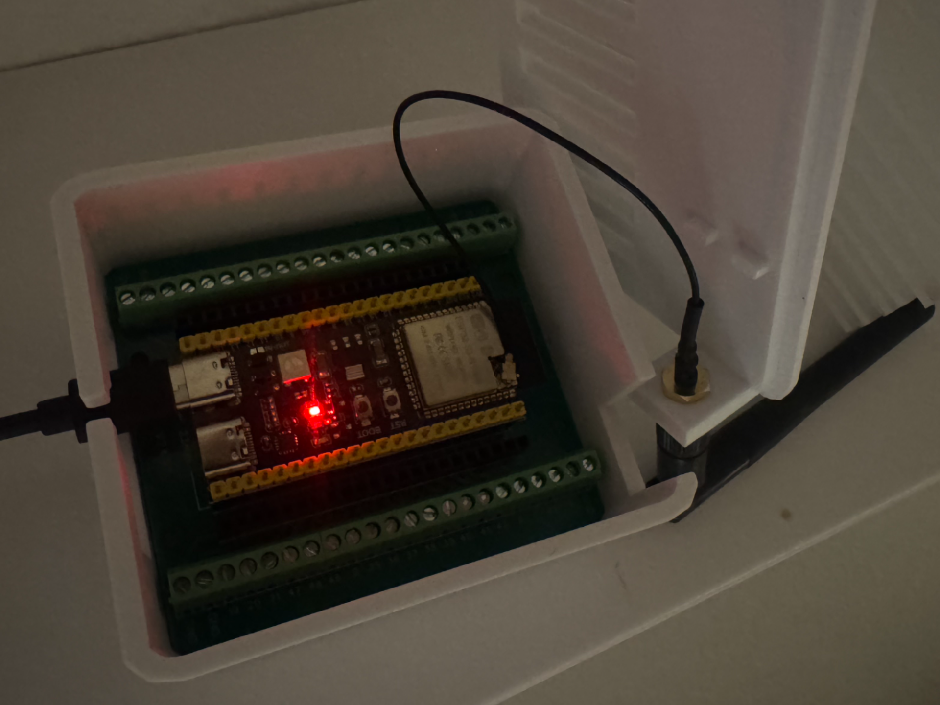 ESP32-S3 Bluetooth-Gateway Case (Breakout-Board)