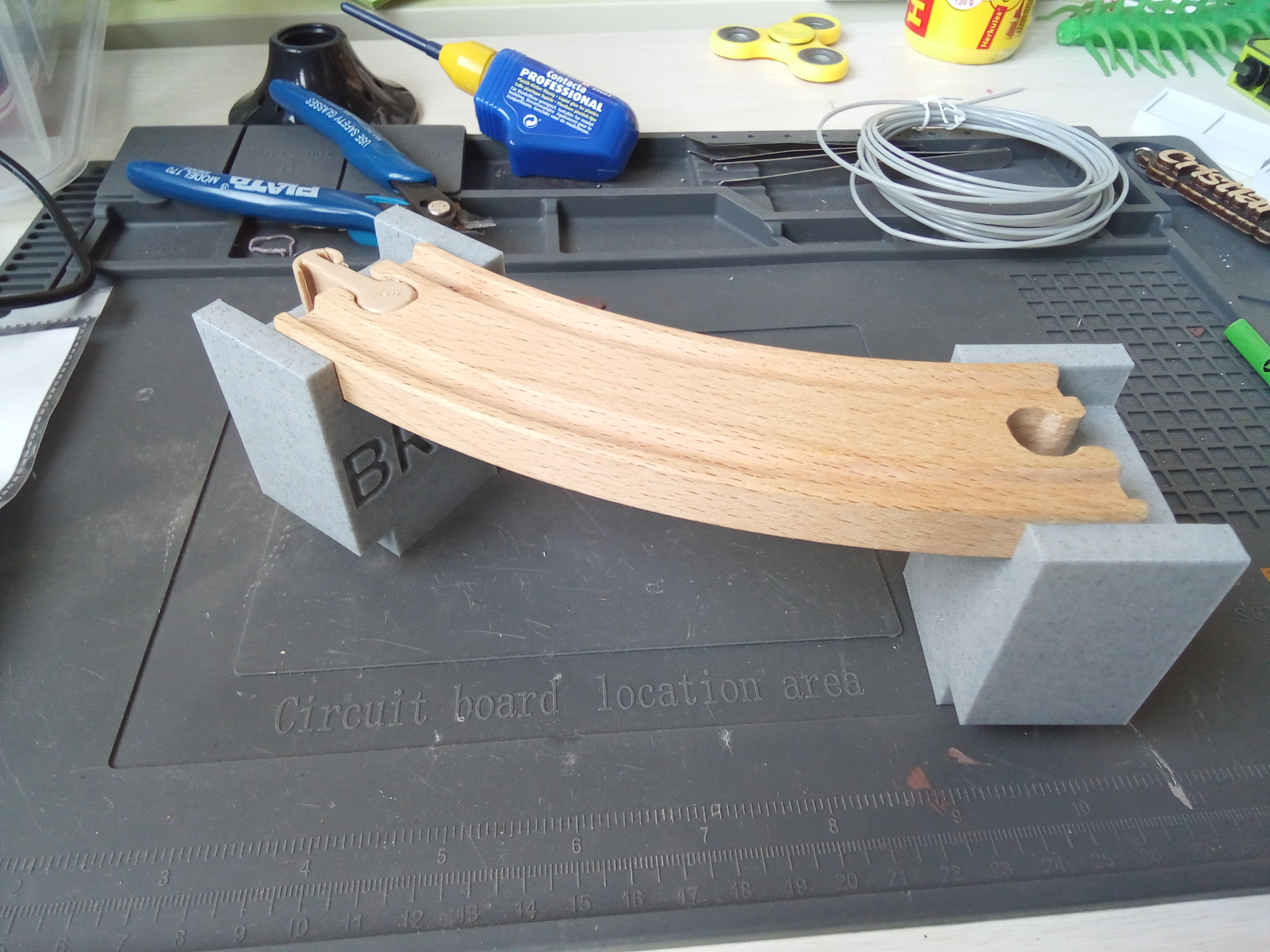 Brio rail stand