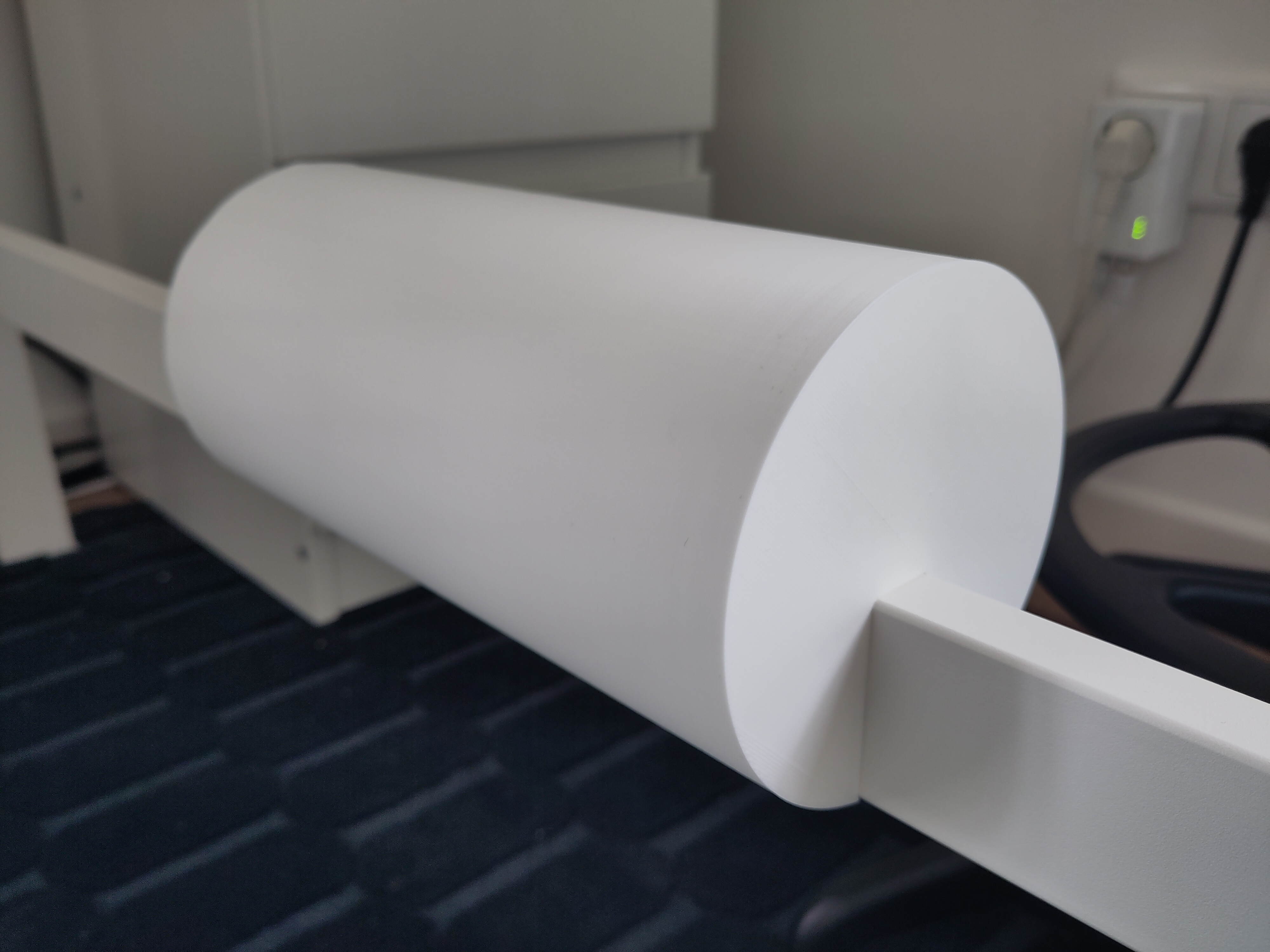 Erhöhung Fußleiste IKEA Mittzon / footrest riser