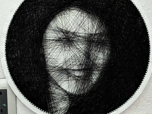 String Art Circular Frame – 200 Pins, 30cm