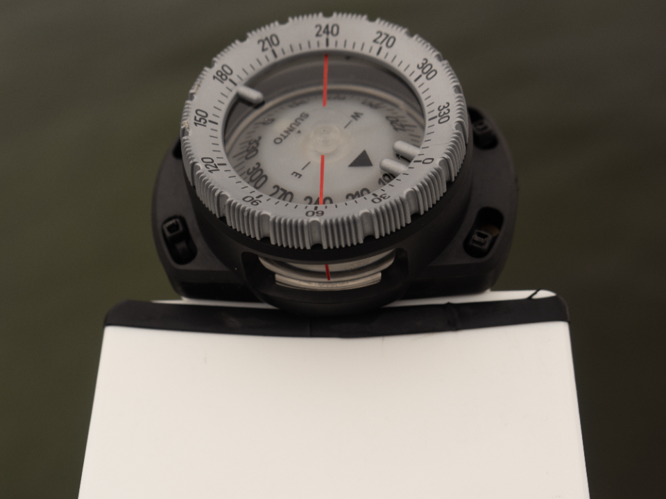 SUNTO SK8 plate for navigation