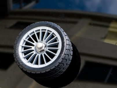 Wheel wiper cap