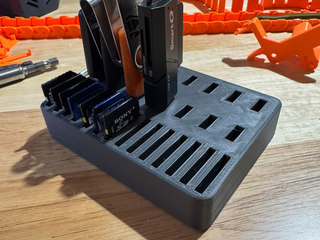 FLASHDRIVE/SD CARD ORGANIZER