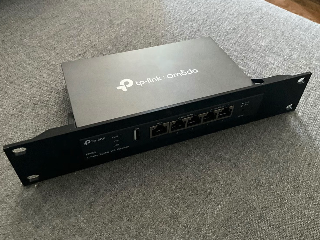 Omada ER605 10Inch rack mount