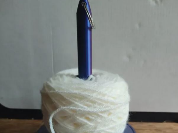 Woolen thread holder