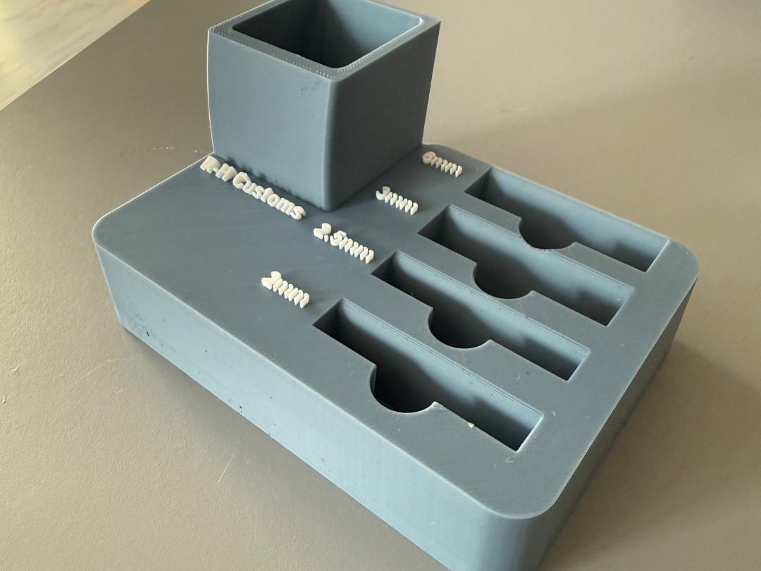 rechargeable razor blade holder