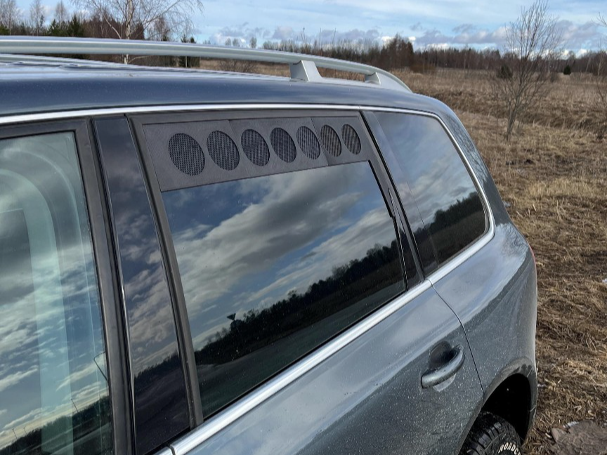 Gen 1 Cayenne/Touareg rear door window vent