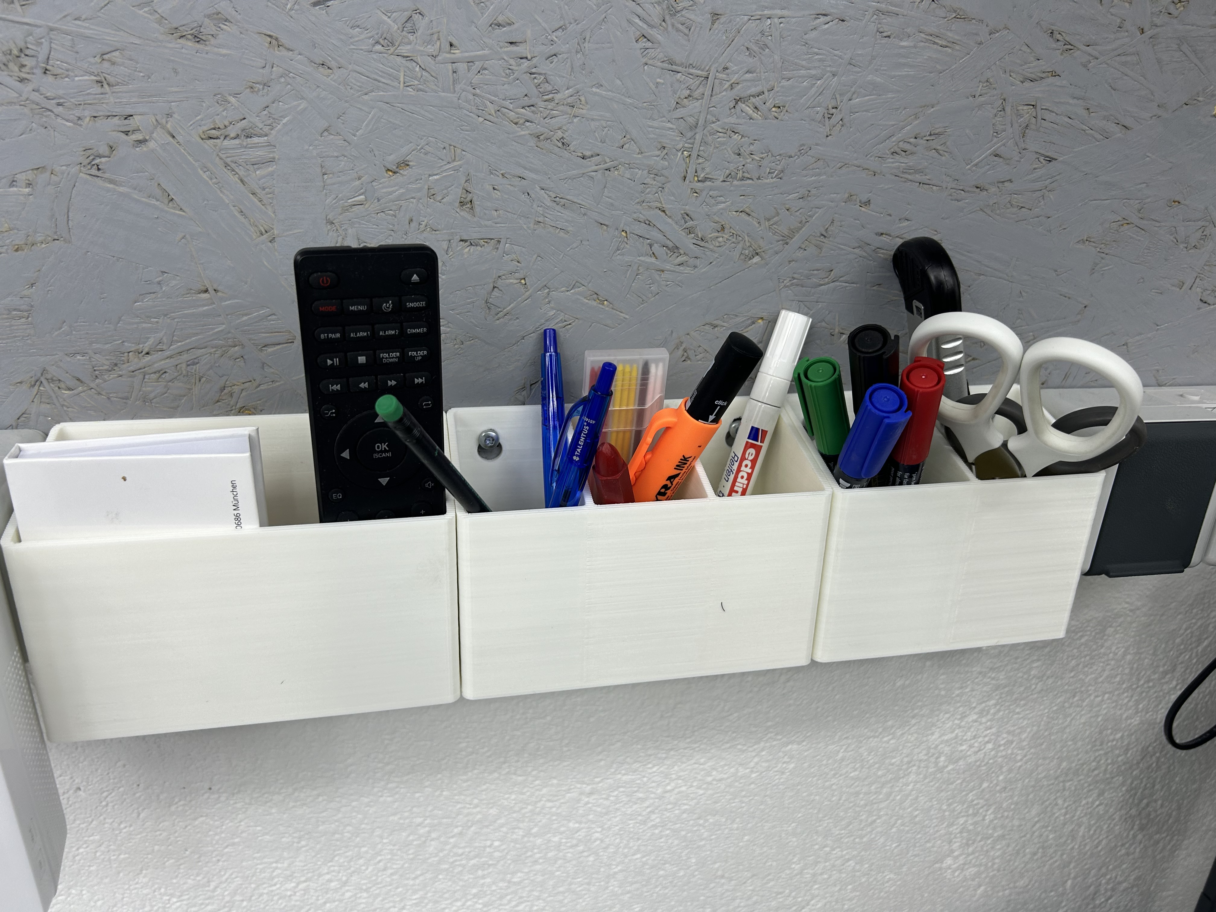 Wall mountable pencil cup (parametric)