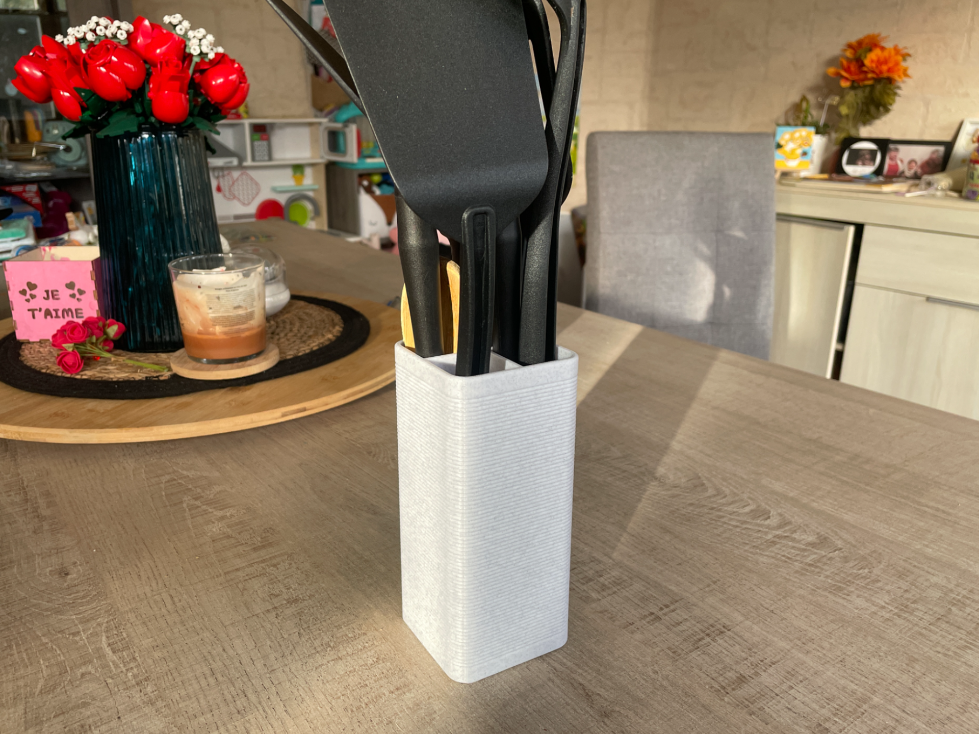 Kitchen tool holder