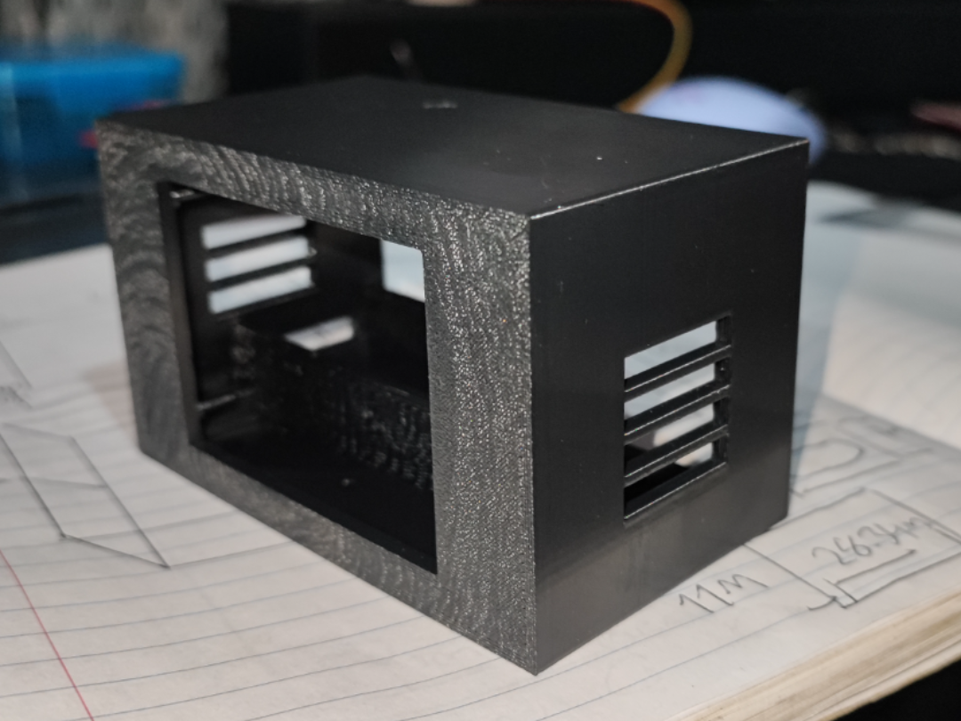 Caja para esp32 y pantalla TFT 2.4 pulgadas