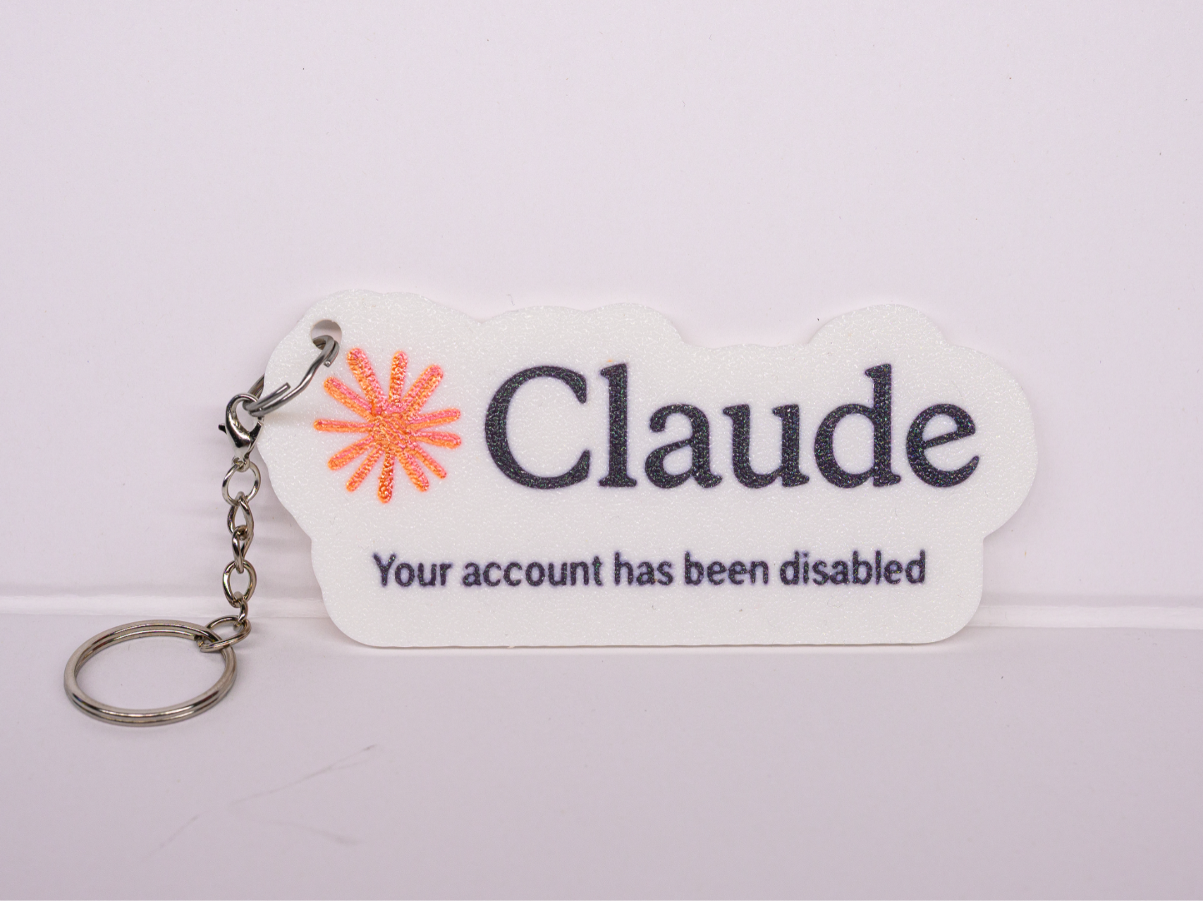 claude封号标牌