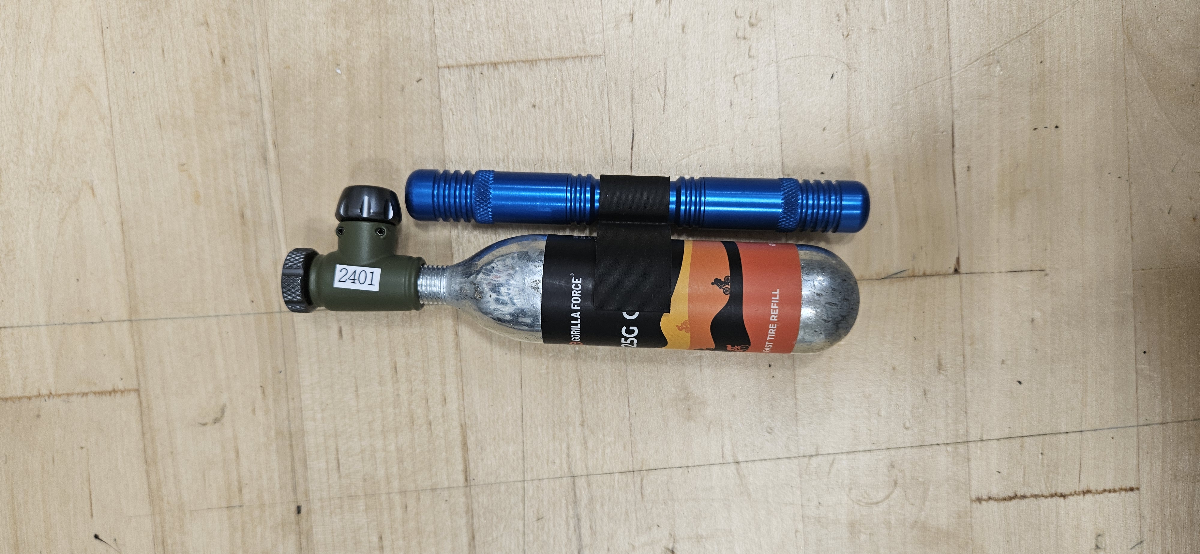 Clip 25g CO2 cannister to dynaplug racer pro