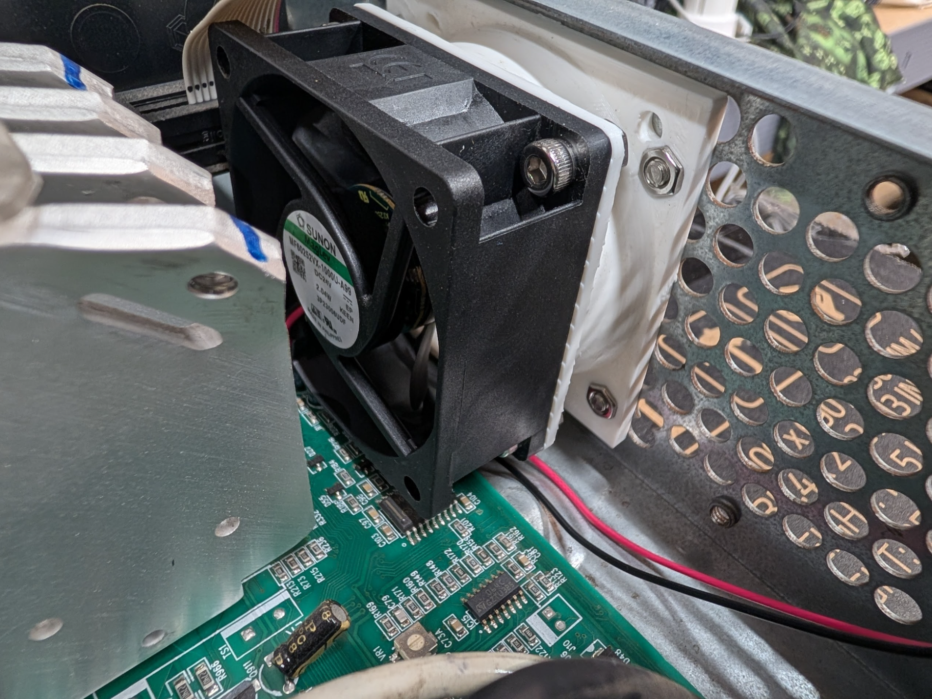 APC 1500W UPS SMT1500RMI2U Fan mod