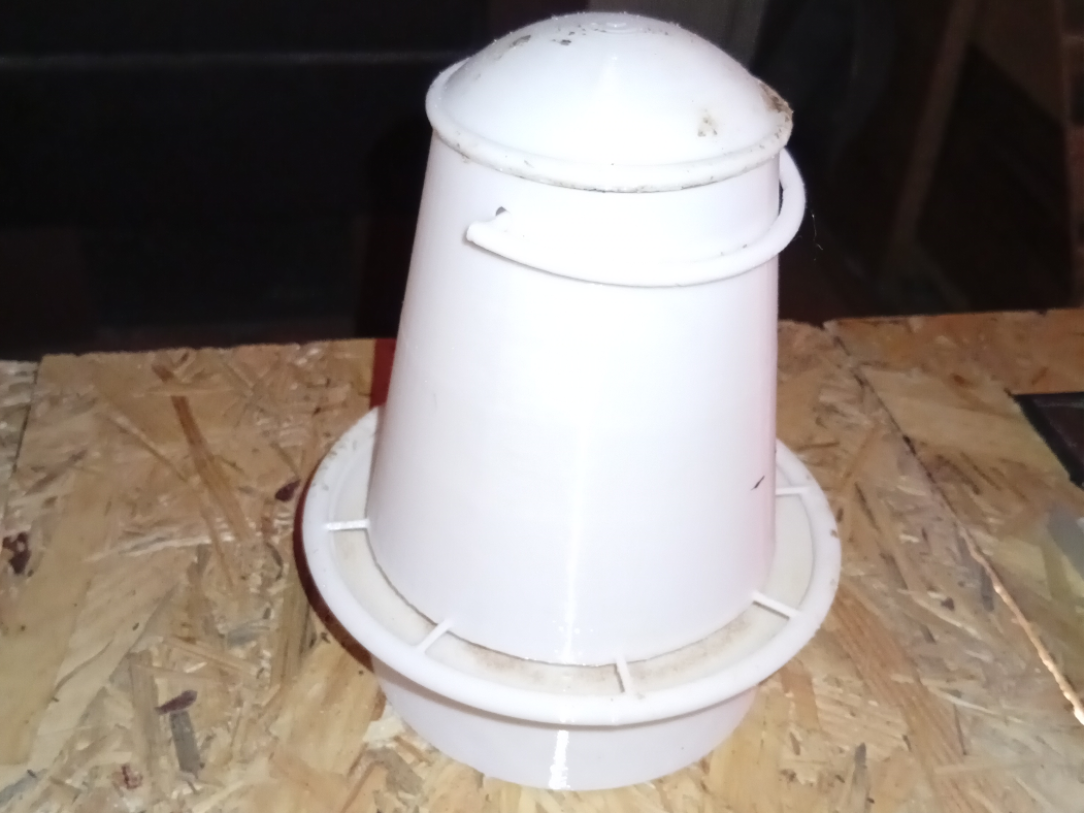 feeder for small poultry