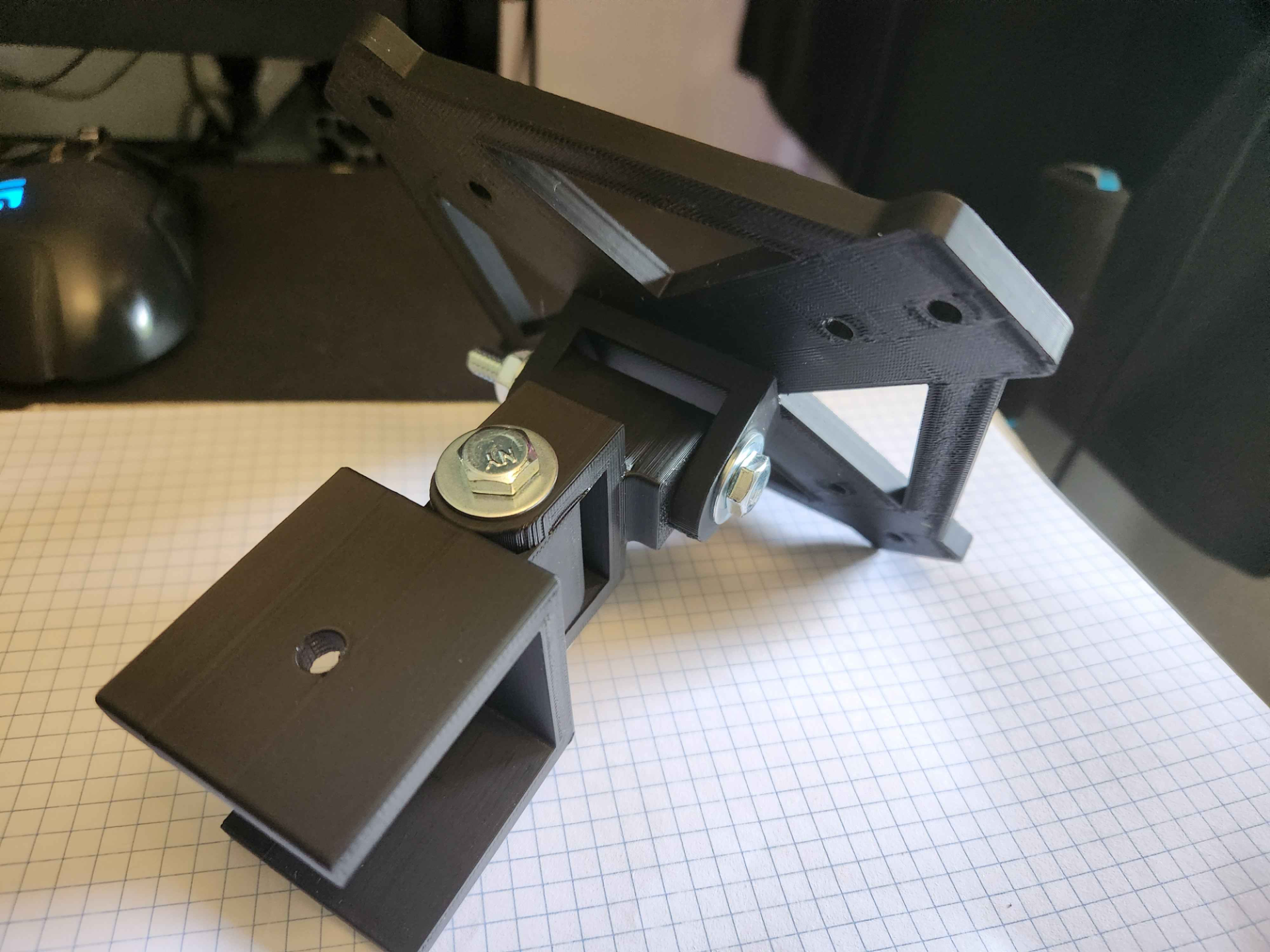 Monitor mount for 4040 profile