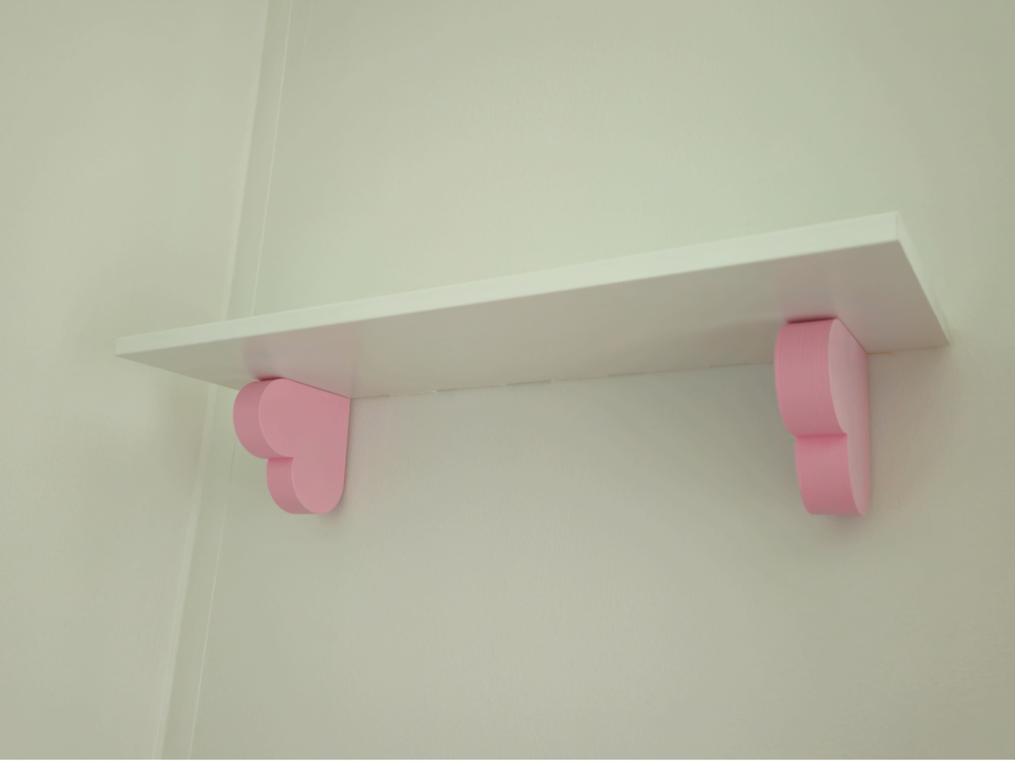 Heart shelf support