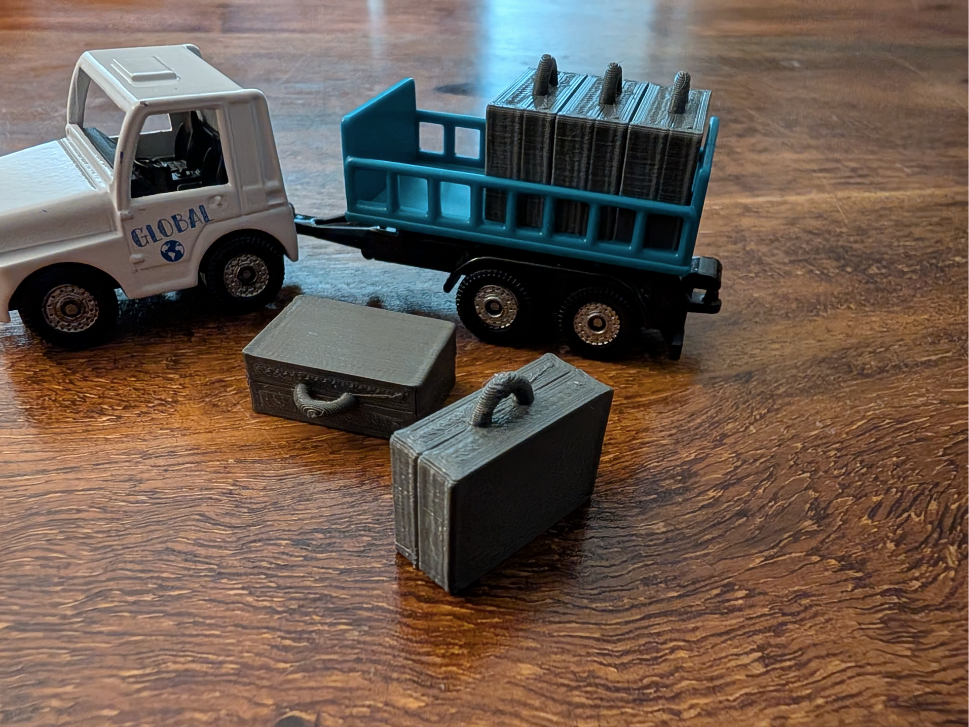 Simple suitcase for Siku baggage cart & airplanes