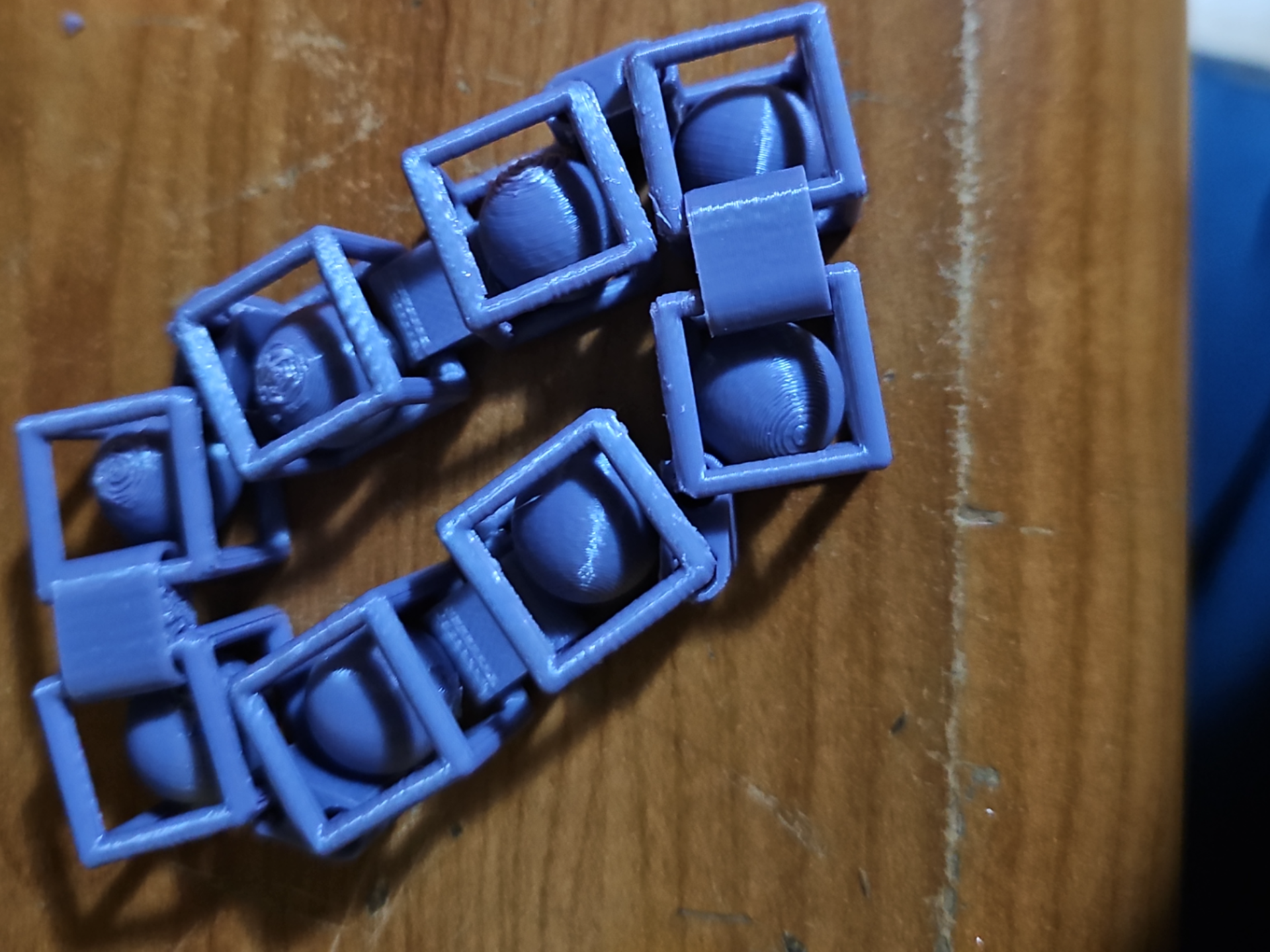 Infinate captive ball cube