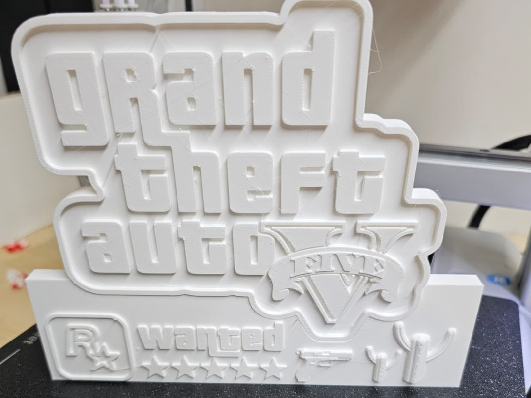 logo GTA V iconico con base per appoggio