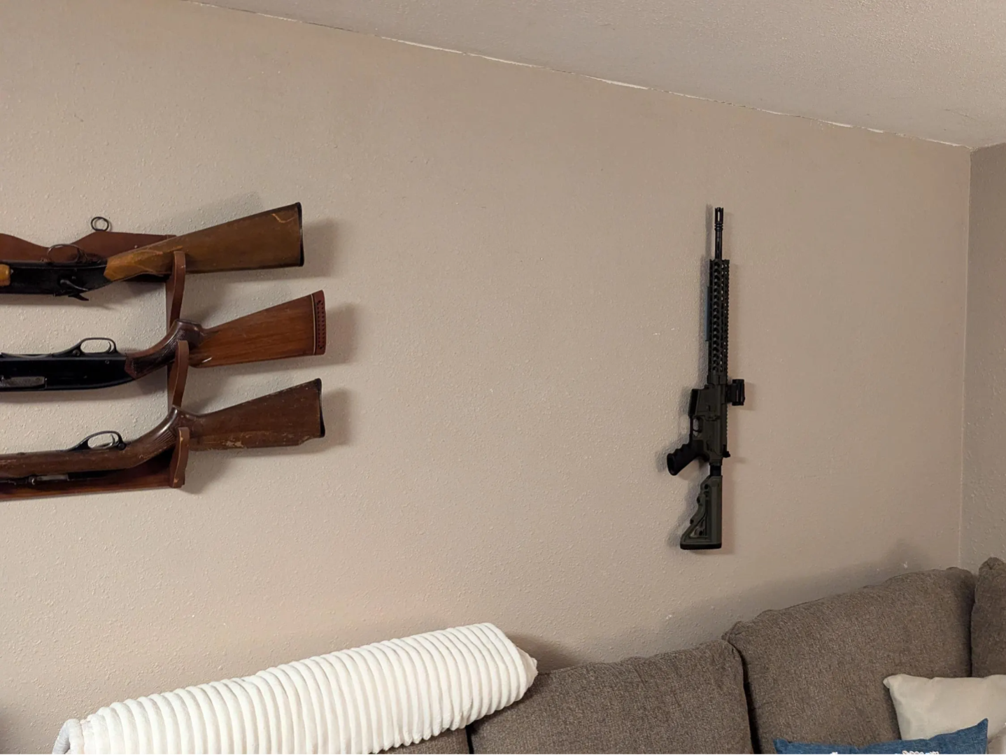 Ar-15 Discreet wall mount (M-lok/Key mod)
