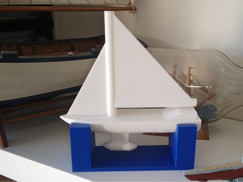 Sailing boat, with stand.