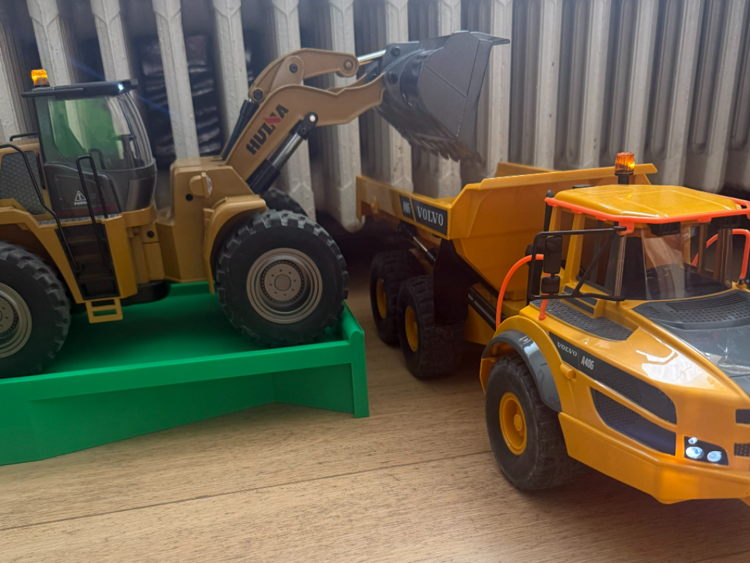 Truck loading ramp