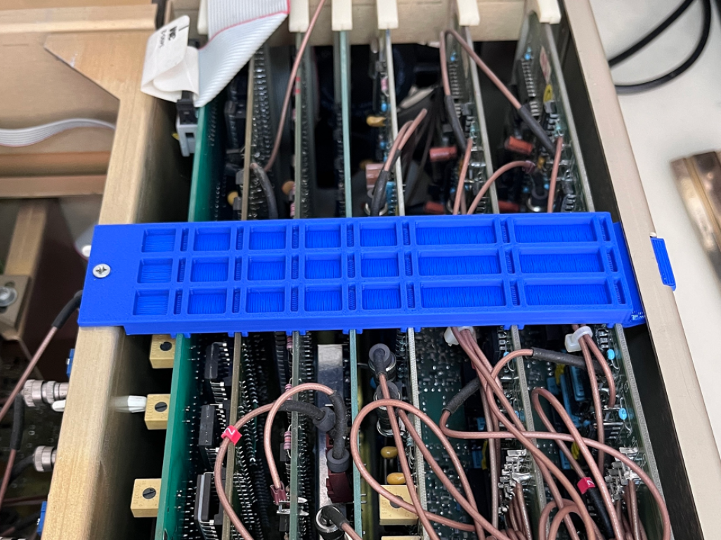 GOULD DSO 4070 locking bracket for pcb